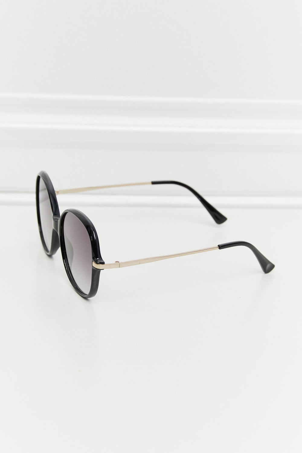 Metal-Plastic Hybrid Full Rim Ladies Sunglasses