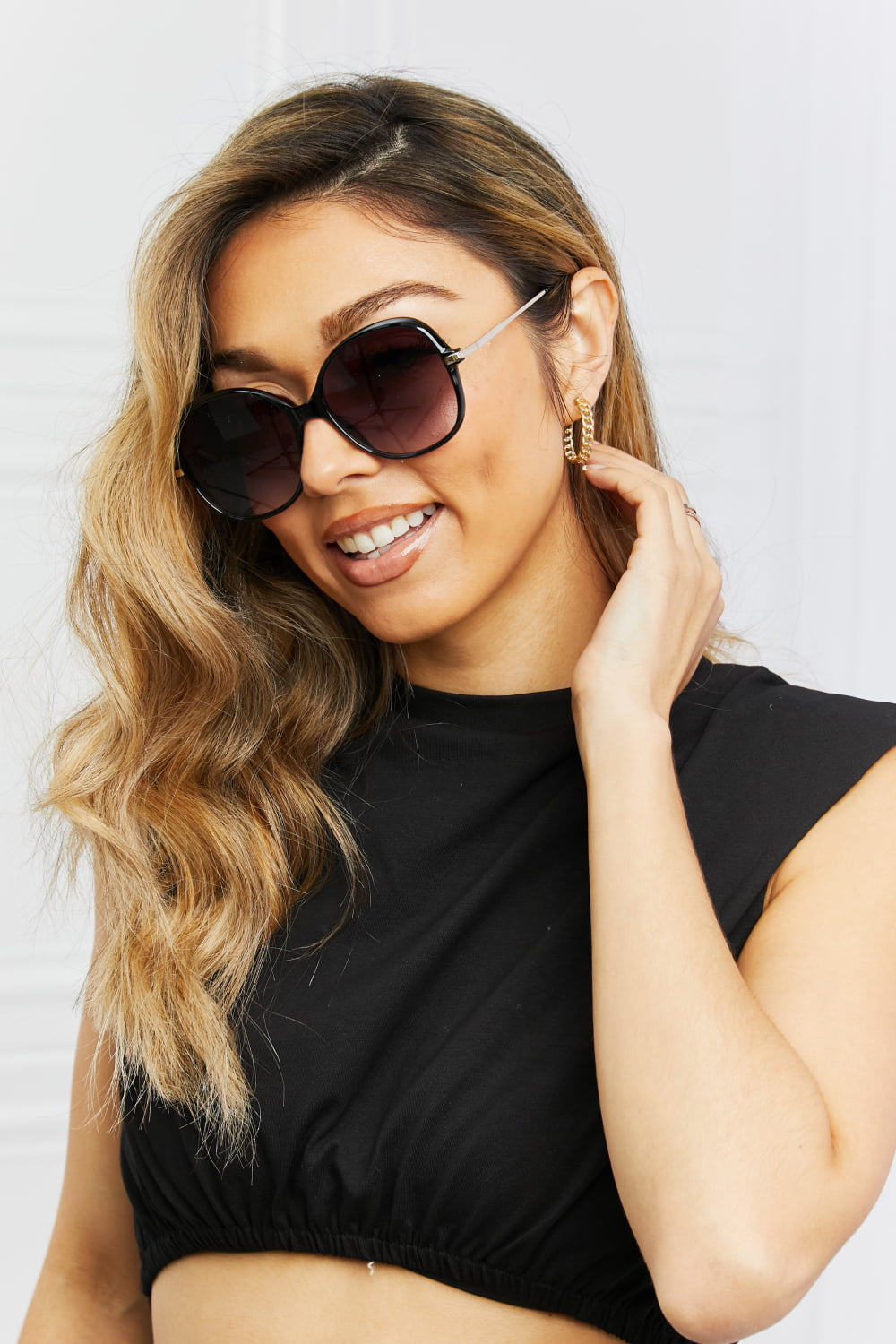 Metal-Plastic Hybrid Full Rim Ladies Sunglasses