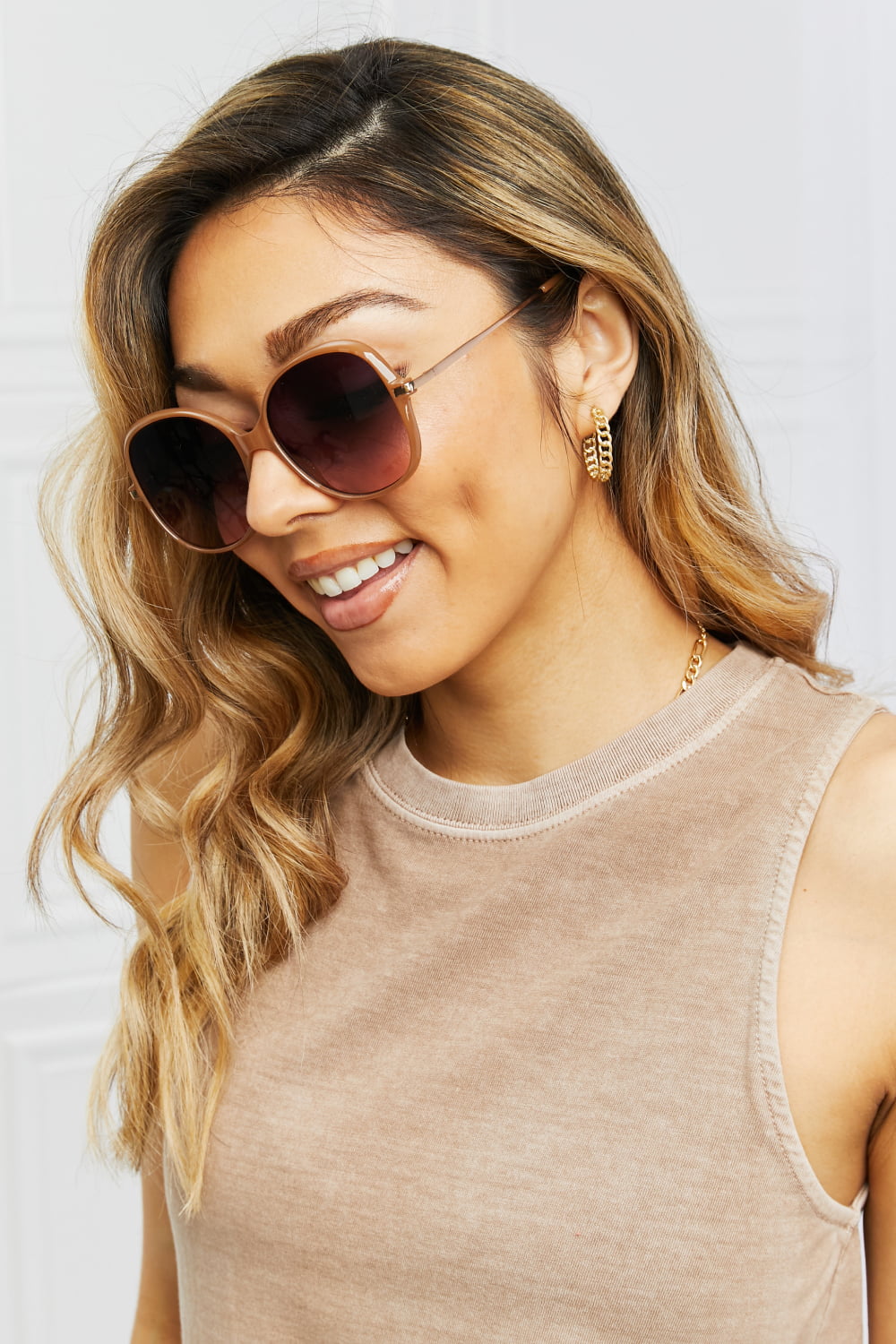 Metal-Plastic Hybrid Full Rim Ladies Sunglasses